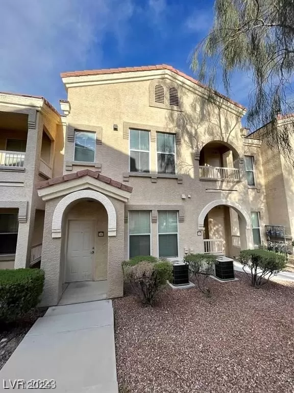 MLS: 2556768 Condo For Sale