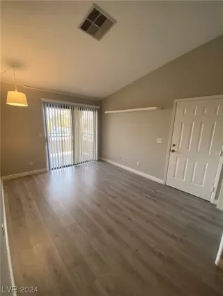 Photo #3: 2556773 Listing 