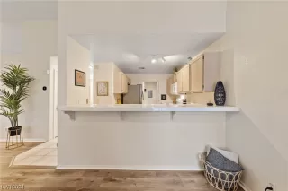 Photo #6: 2556775 Listing