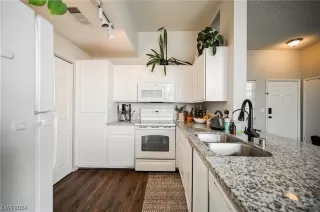 Photo #1: 2556829 Listing