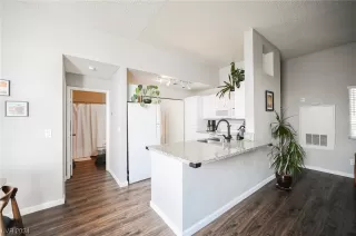 Photo #2: 2556829 Listing