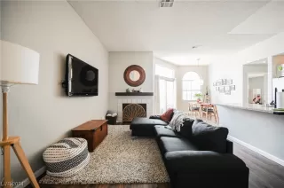 Photo #5: 2556829 Listing