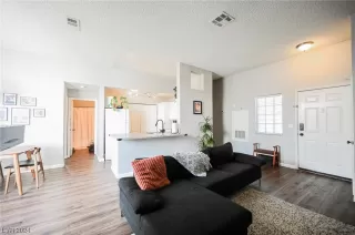 Photo #6: 2556829 Listing