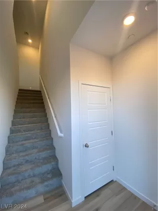 Photo #2: 2556845 Listing 