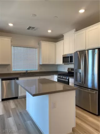 Photo #6: 2556845 Listing 