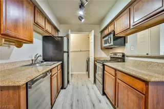 Photo #2: 2556848 Listing 