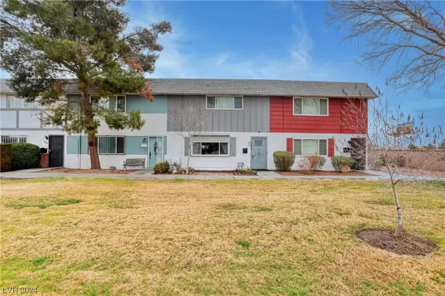 MLS: 2556858 Condo For Sale