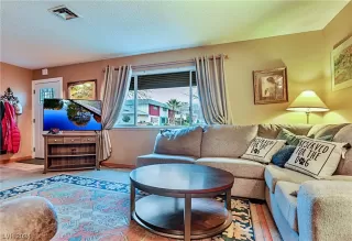 Photo #5: 2556858 Listing