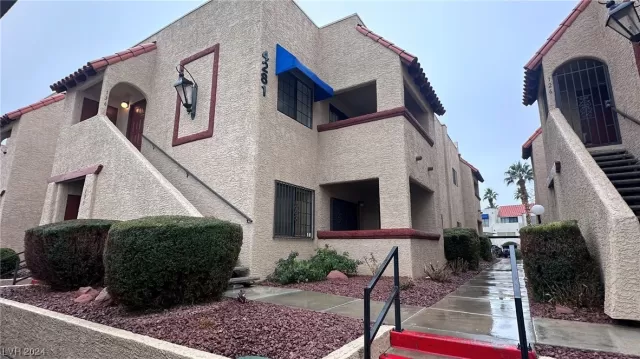 MLS: 2556883 Condo For Sale