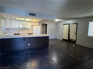 Photo #2: 2556883 Listing