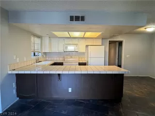 Photo #3: 2556883 Listing