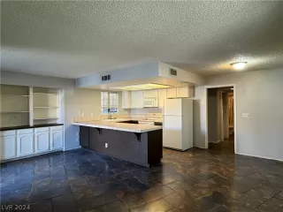 Photo #4: 2556883 Listing