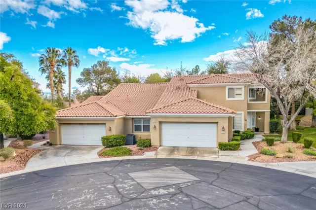 MLS: 2556884 Condo For Sale