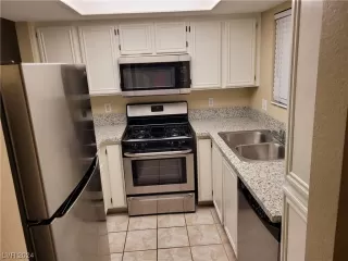 Photo #2: 2556888 Listing