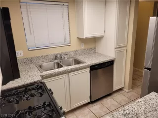 Photo #3: 2556888 Listing