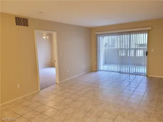 Photo #4: 2556888 Listing