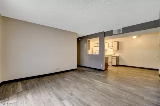 Photo #3: 2556889 Listing 