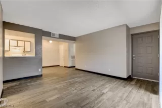 Photo #4: 2556889 Listing 