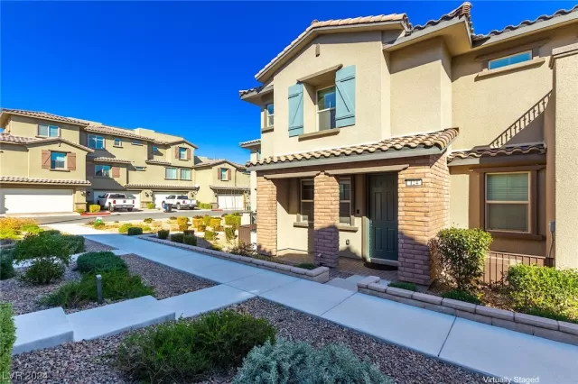 MLS: 2556902 Condo For Sale