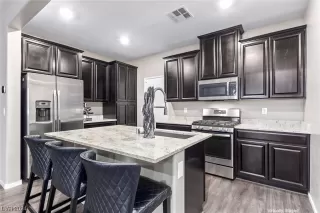 Photo #4: 2556902 Listing