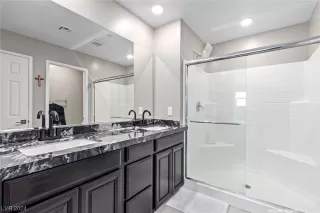 Photo #6: 2556902 Listing