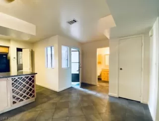 Photo #3: 2556906 Listing 