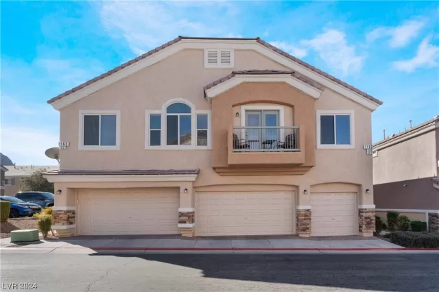 MLS: 2556921 Condo For Sale