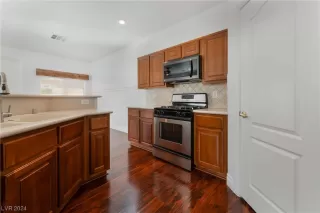 Photo #5: 2556921 Listing 