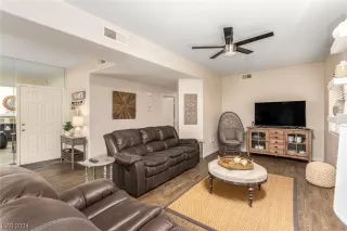 Photo #4: 2556969 Listing