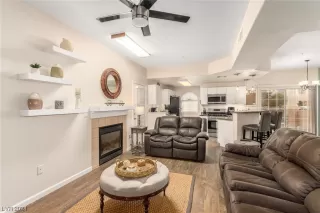 Photo #5: 2556969 Listing