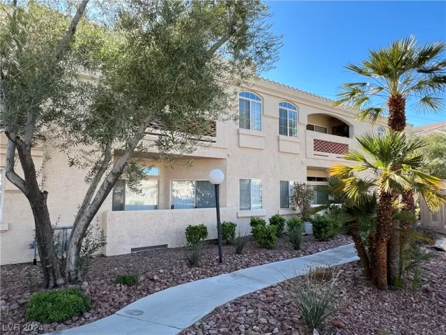 MLS: 2556979 Condo For Sale