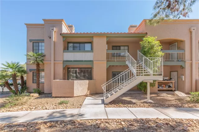 MLS: 2557096 Condo For Sale