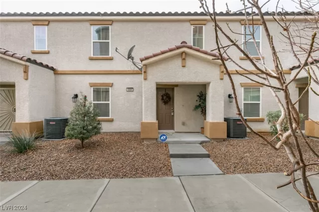 MLS: 2557098 Condo For Sale