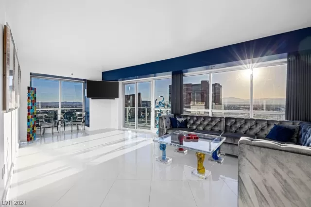 MLS: 2557115 Condo For Sale