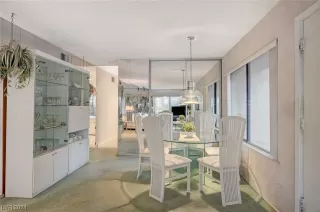 Photo #5: 2557141 Listing