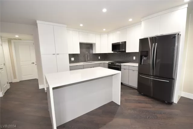 MLS: 2557144 Condo For Sale