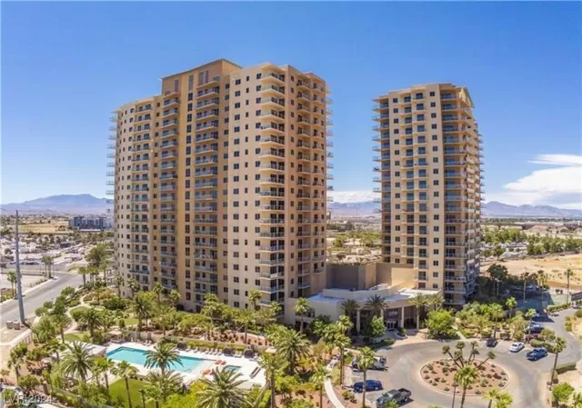 MLS: 2557150 Condo For Sale