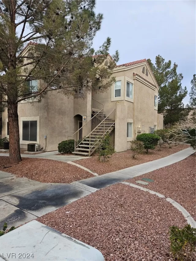 MLS: 2557158 Condo For Sale