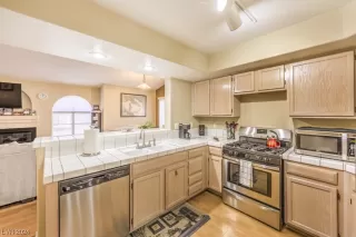 Photo #3: 2557161 Listing