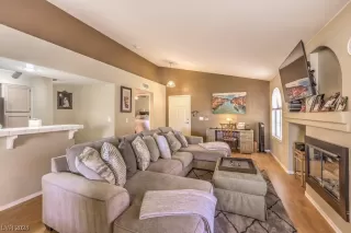 Photo #4: 2557161 Listing