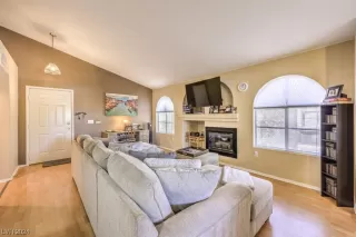 Photo #5: 2557161 Listing