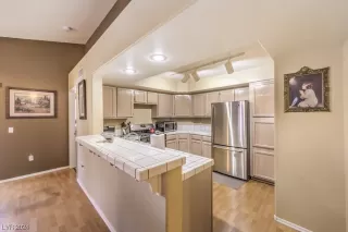 Photo #6: 2557161 Listing