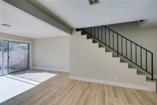 Photo #5: 2557197 Listing