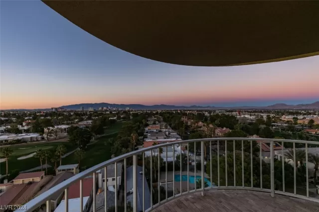 MLS: 2557227 Condo For Sale