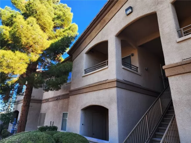 MLS: 2557229 Condo For Sale