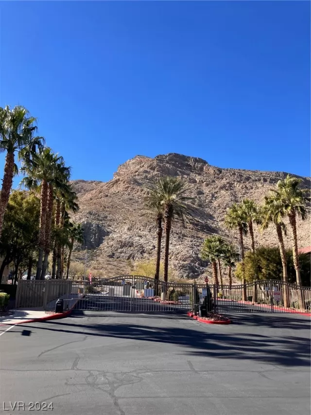 MLS: 2557237 Condo For Sale