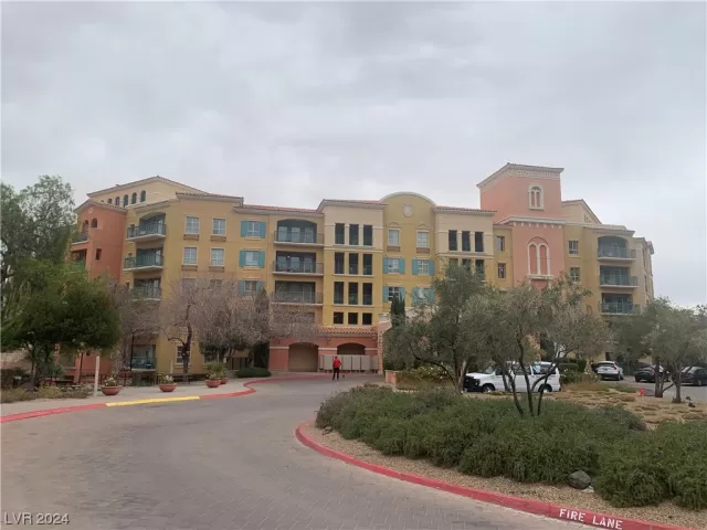 MLS: 2557238 Condo For Sale