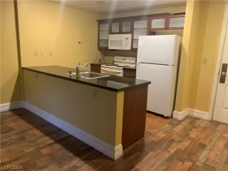 Photo #5: 2557238 Listing