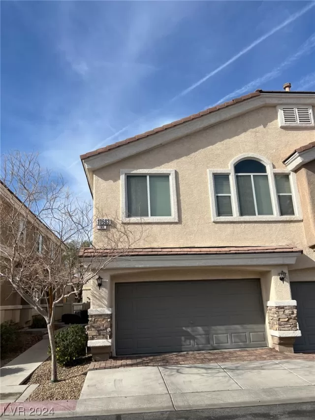 MLS: 2557292 Condo For Sale