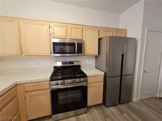 Photo #6: 2557293 Listing